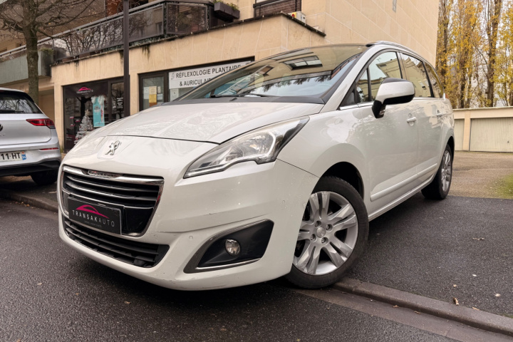PEUGEOT 5008